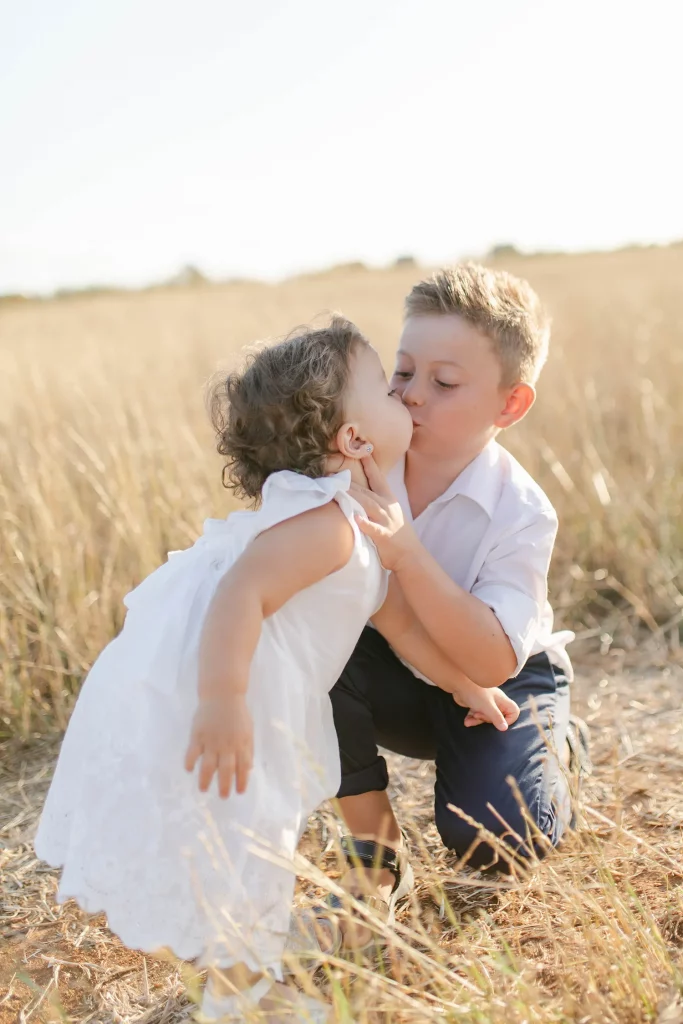 Fotografia di famiglia in un campo di grano, Calabria