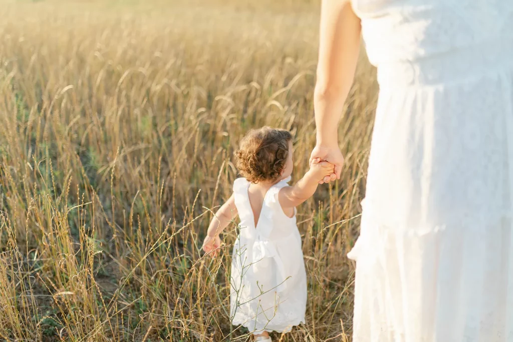 Fotografia di famiglia in un campo di grano, Calabria