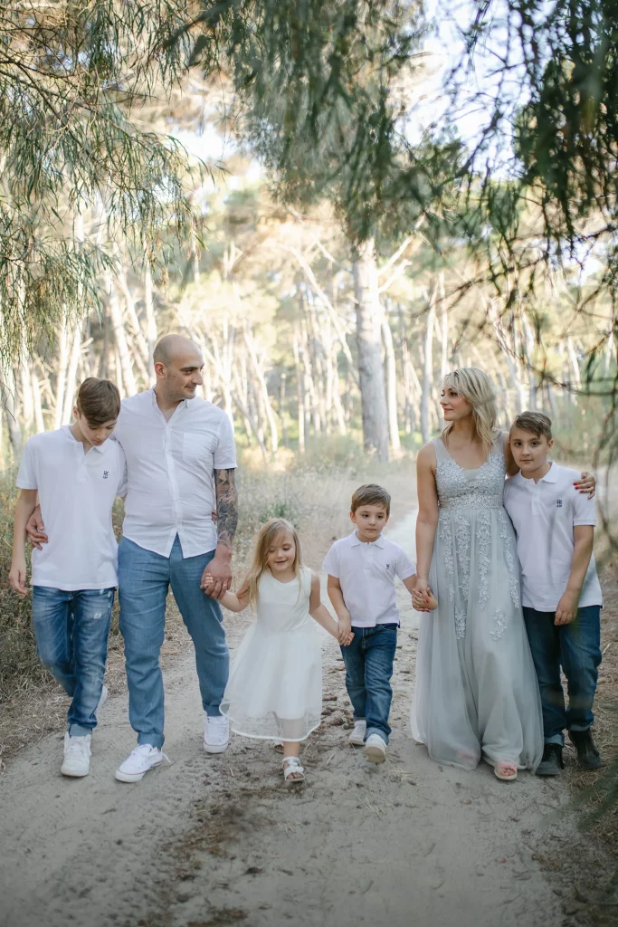 Fotografia famiglia numerosa pineta Calabria