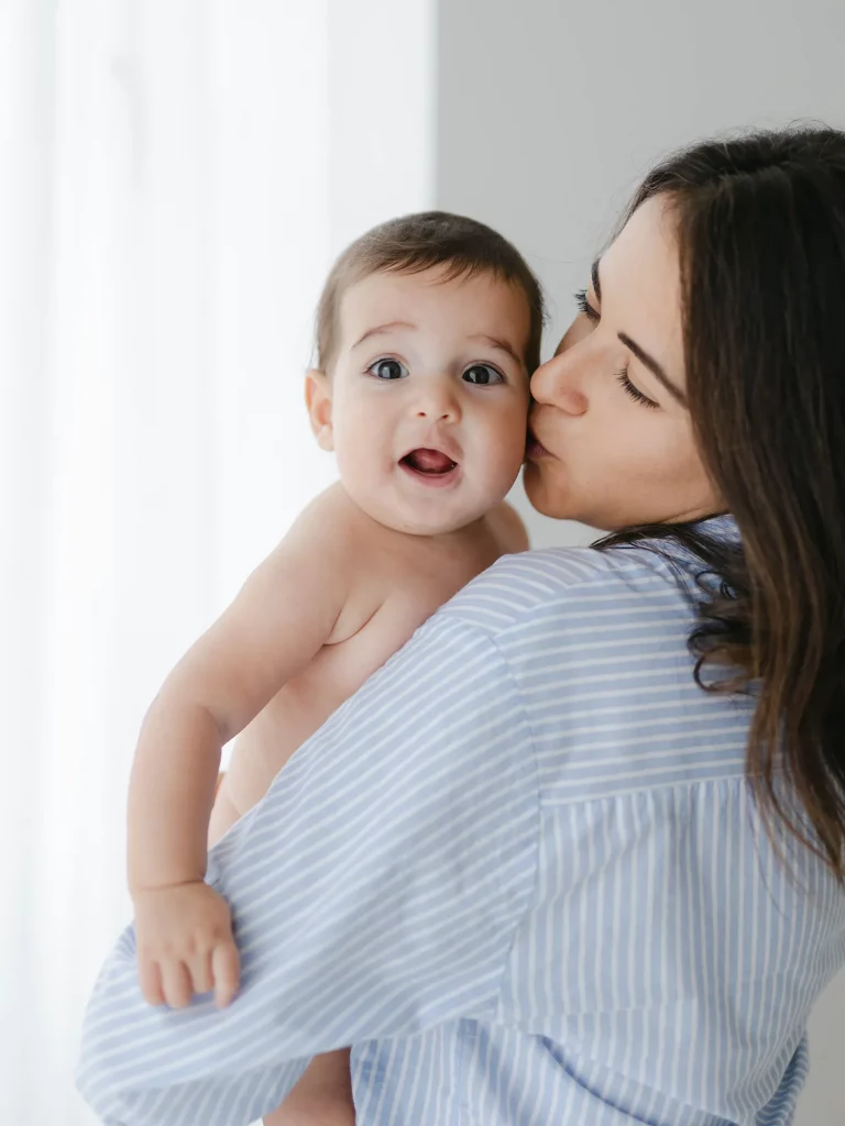 Fotografia neonato allattamento al seno