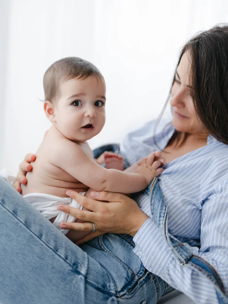 Fotografia neonato allattamento al seno