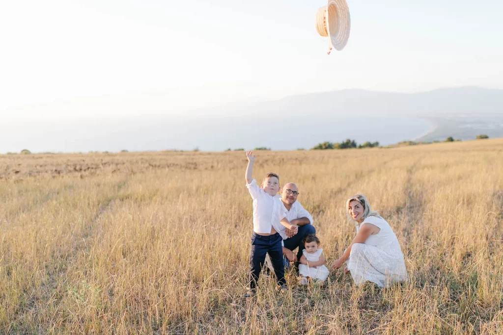 Fotografia di famiglia in un campo di grano, Calabria