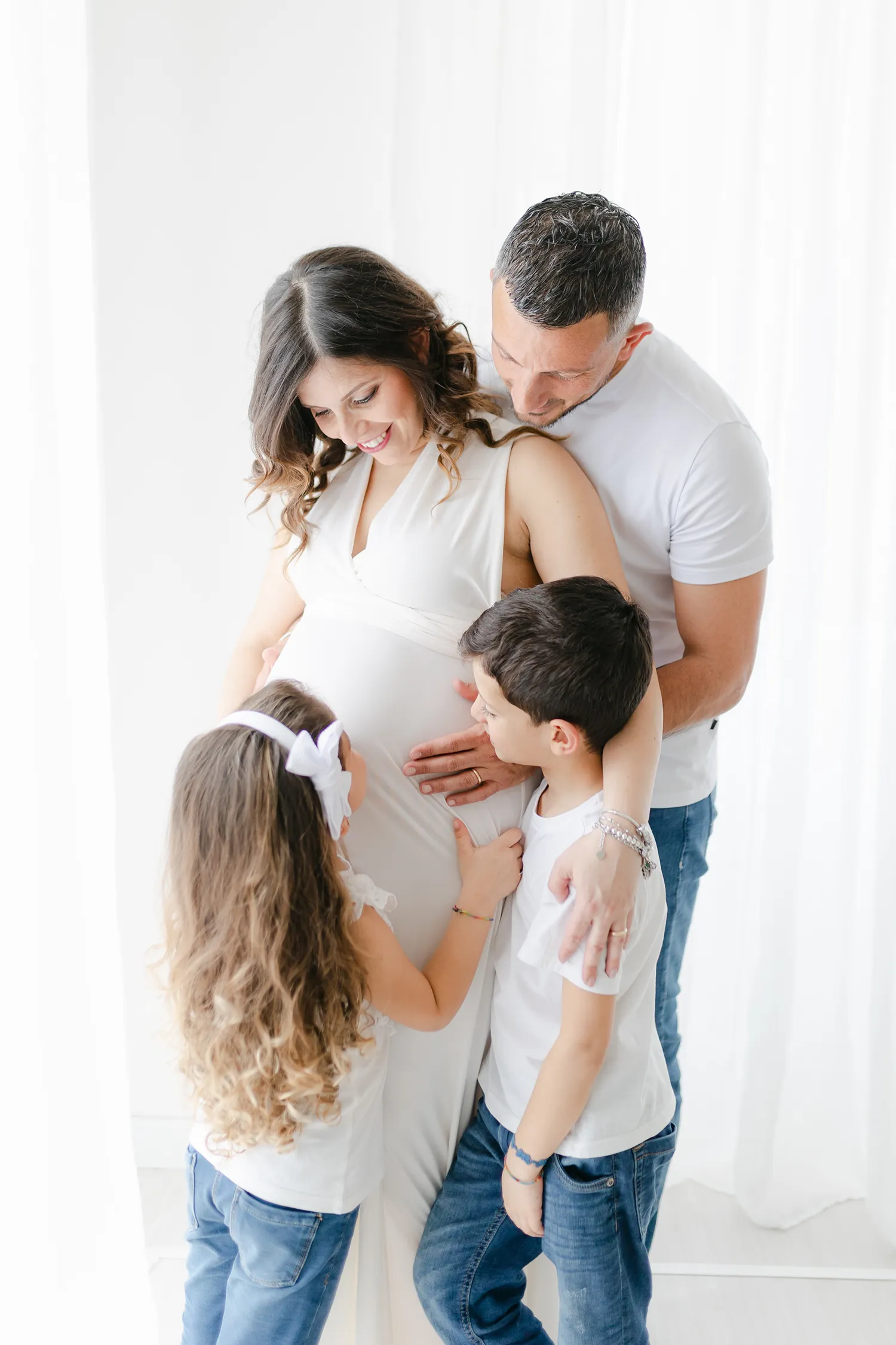 Servizio fotografico maternità con la famiglia